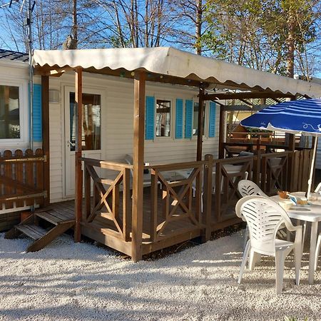 Mobilhome Les Volets Bleus Vaudreuille Екстериор снимка