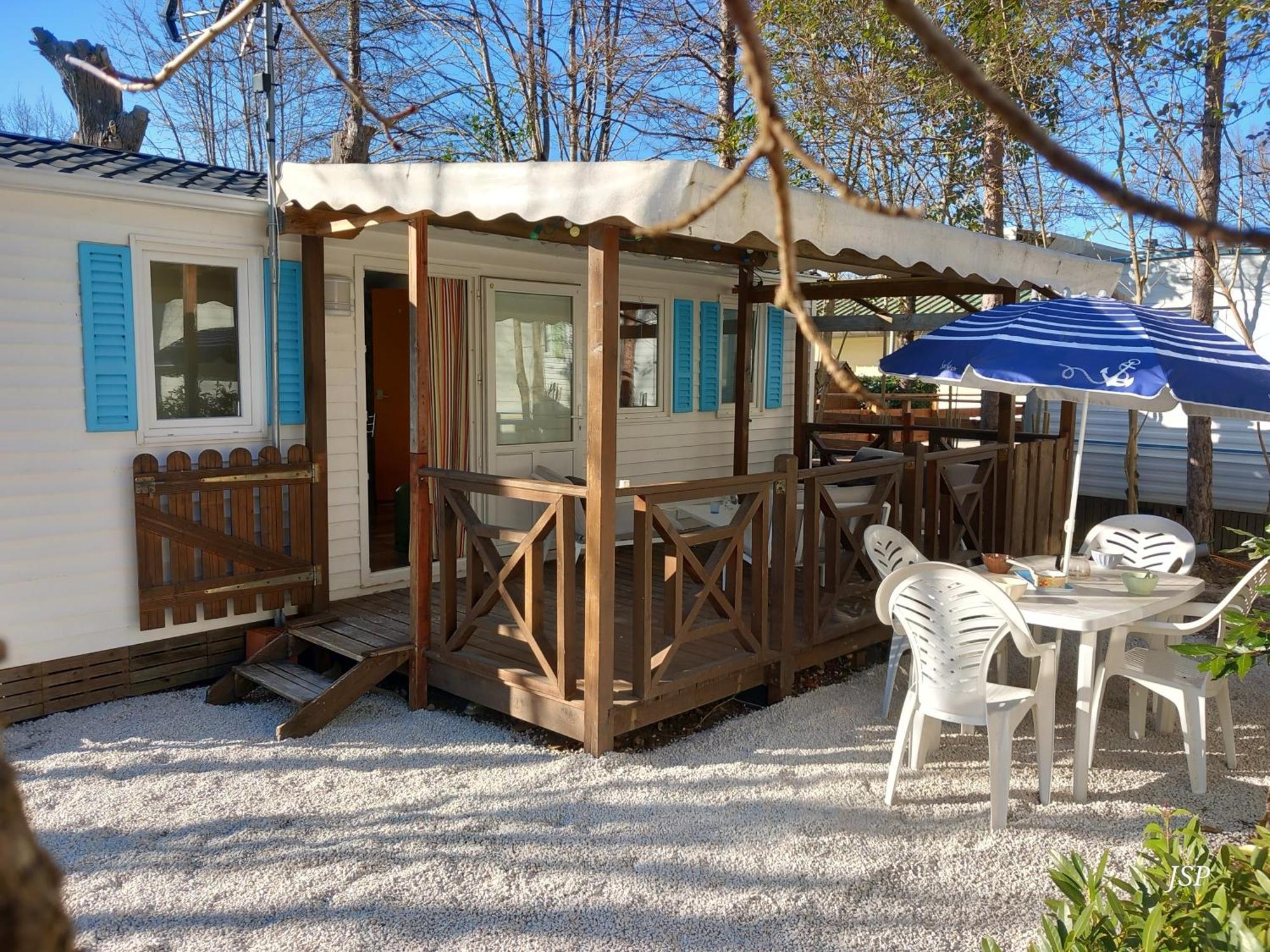 Mobilhome Les Volets Bleus Vaudreuille Екстериор снимка